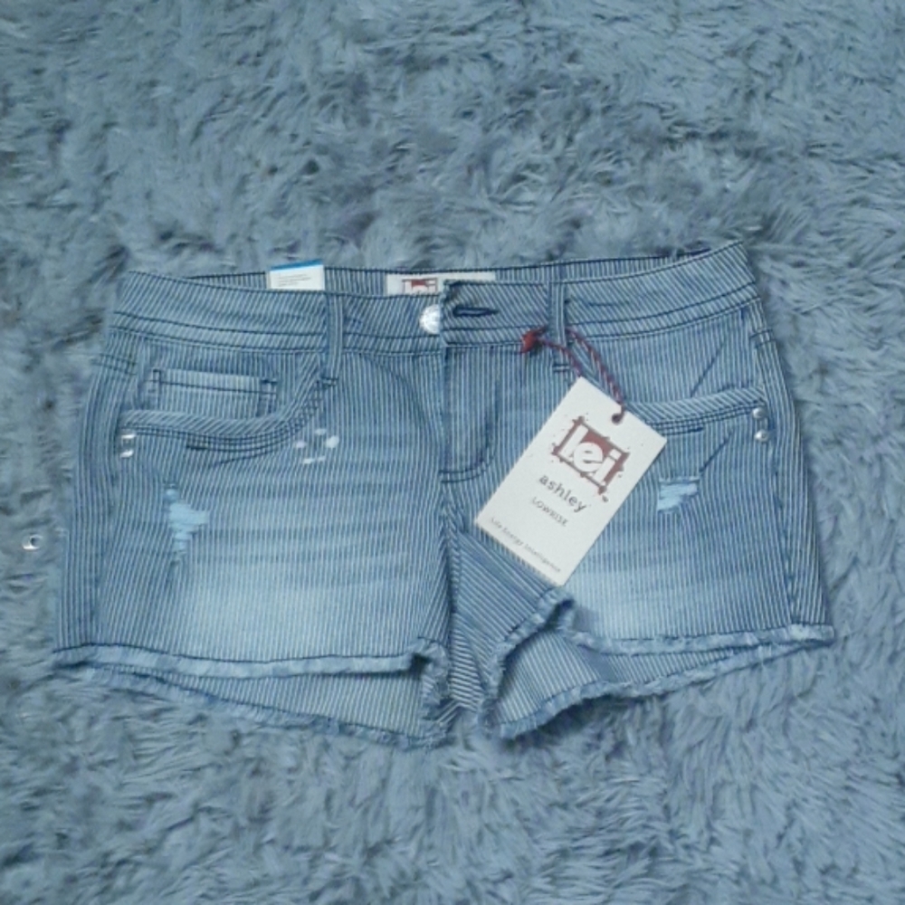 NWT lei blue & white stripe shorts sz 9